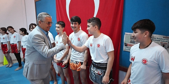 Kemer Belediyesi kick boks sporcuları kuşak atladı