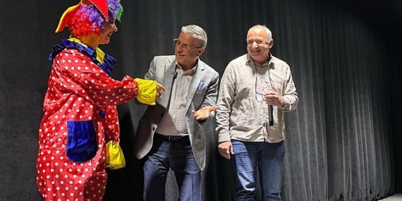 “Kemer'de hem tiyatro hem sinema var"