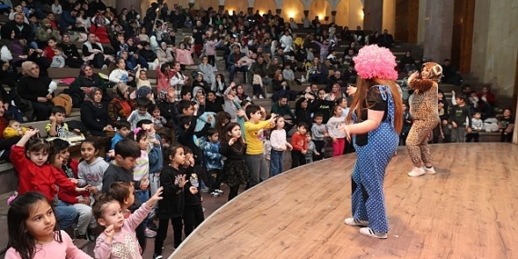 Nevşehir Belediyesi tarafından çocuklar için bu yıl ilk kez düzenlenen ramazan eğlence programları büyük ilgi görüyor