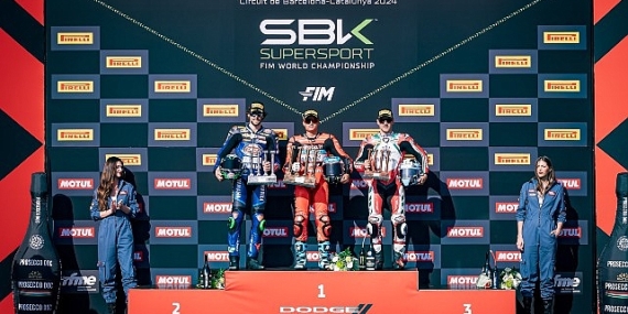 Razgatlıoğlu, Pirelli standart SCX lastiklerle aldığı riskle 1. Yarışı kazandı