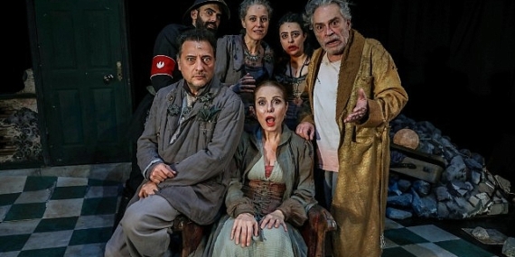 Zuhal Olcay ve Haluk Bilginer'i yıllar sonra yeniden bir araya getiren &apos;Kel Diva' adlı oyun,  Nilüfer Tiyatro Festivali kapsamında seyirci ile buluştu