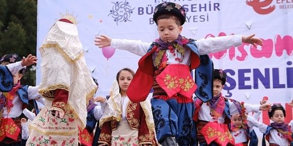 Aydın Büyükşehir Belediyesi'nin çocuk gelişim merkezlerinde, Türkiye Büyük Millet Meclisi'nin kuruluşunun 104. yıl dönümü ve Ulusal Egemenlik ve Çocuk Bayramı coşkuyla kutlandı