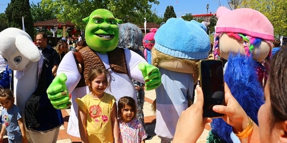 Büyükşehir Belediyesi 23 Nisan Çocuk ve Uçurtma Festivali sürüyor