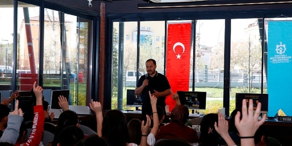 Derince Kütüphanesi'nin ilk konuğu Asal oldu