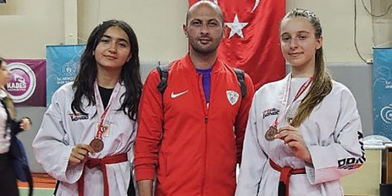 Foça Belediyespor Kulübü, Taekwondo Yıldızlar İzmir İl Şampiyonası'nda bir altın ve iki bronz madalya ile kürsüye çıktı