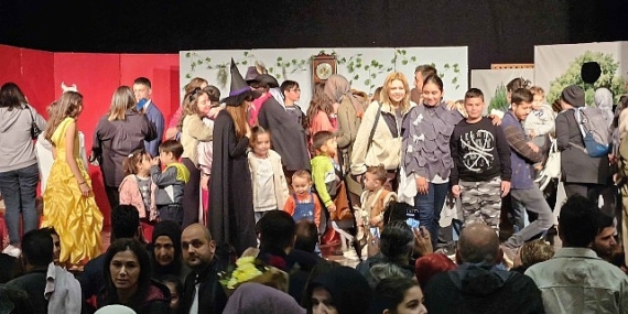 Gölcük Belediyesi kültür-sanat etkinlikleri kapsamında Kervansaray'da sahnelenen “Unutulan Kitap" adlı müzikal, çocuklara eğlenceli anlar yaşattı