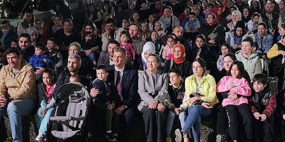 Gölcük Belediyesi tarafından düzenlenen “Ramazan Ayı Çocuk Şenliği"; Yalı Evleri amfide çocuklara eğlence dolu bir akşam yaşattı