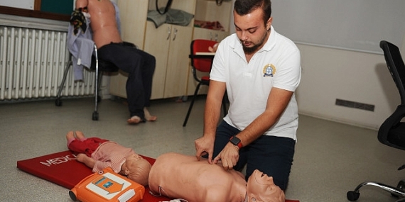 Karşıyaka'da ilk yardım kursları aralıksız devam ediyor