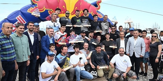 Kemer'de bu yıl ikincisi düzenlenen Sky To Sea (Gökyüzünden Denize) Dağ Bisikleti Yarışı tamamlandı