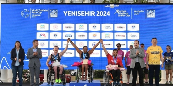 Yenişehir'deki Dünya Paratriatlon Kupası'nda tarih yazıldı