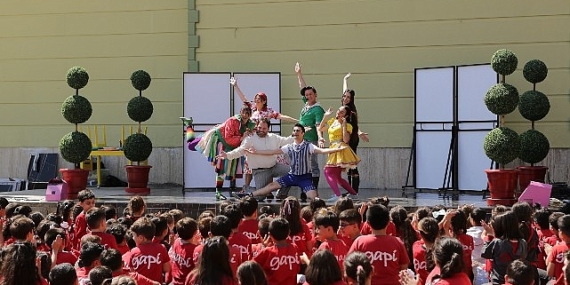 Zorlu Çocuk Tiyatrosu Yeniden Deprem Bölgesindeki Çocuklarla Buluştu