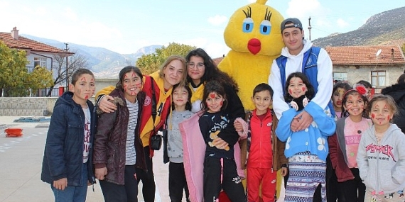 19 Mayıs Atatürk’ü Anma, Gençlik ve Spor Bayramı, Gençlik ve Spor Bakanlığı’nın öncülüğünde yurt genelinde gençlik ve spor festivalleriyle 81 ilde kutlanacak