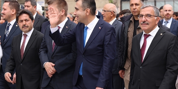 747. Türk Dil Bayramı ve Yunus Emre’yi Anma Etkinlikleri kapsamında Türk Dili Hoşgörü Yürüyüşü ve çelenk sunma töreni düzenlendi