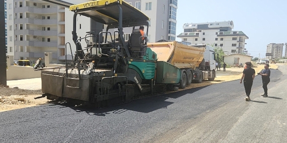 Alanya’da alt yapısı tamamlanan yerler asfaltlanıyor