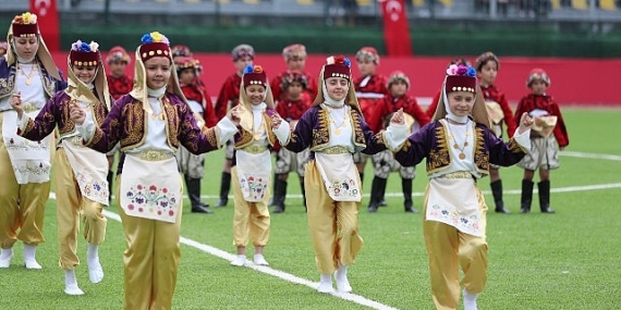 Aliağa’da Coşkulu 19 Mayıs Kutlaması