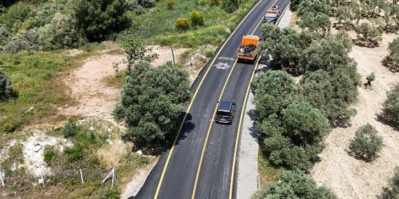 Aydın Büyükşehir Belediyesi, kente yeni yollar kazandırmak ve mevcut yolları yenilemek için çalışmalarına hız kesmeden devam ediyor