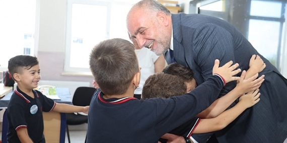 Başkan İbrahim Sandıkçı Öğrencilerin Yüzünü Güldürdü