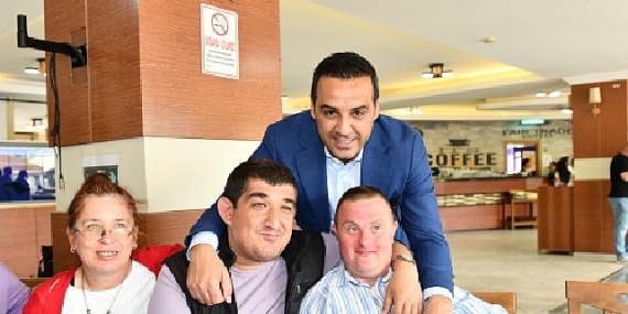 Başkan Yıldız engelli anneleri ve özel çocuklar ile bir araya geldi