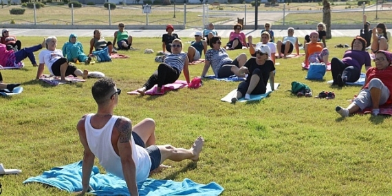 Burhaniye’de Özgürlük Parkı ve 8 Eylül Stadyumu’nda 14 Mayıs’tan itibaren alanında uzman eğitmenlerle sabah sporu başlıyor