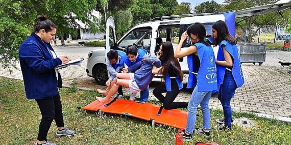 Büyükşehir’den gençlere “İlk Yardım Turnuvası” Gençler hayat kurtarmak için yarıştı