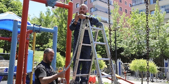 Çankaya Belediyesi, ilçe genelinde 3 milyon 240 bin metrekareyi bulan parklarında bakım onarım çalışmalarını hızlandırdı