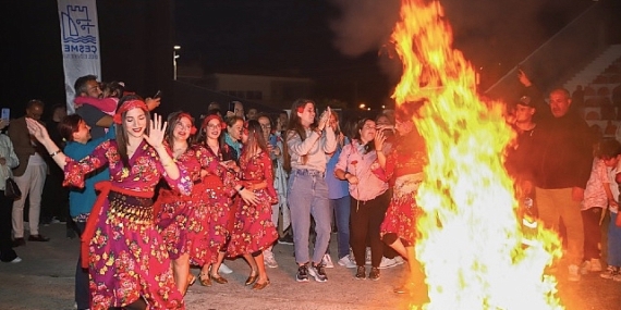 Çeşme'de Hıdırellez Şenliği coşkuyla kutlandı