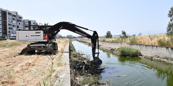 Çiğli’de Detaylı Çevre Temizliği Sürüyor