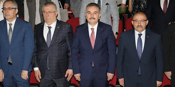 Edremit Belediye Başkanı Mehmet Ertaş, Balıkesir Valisi İsmail Ustaoğlu’nun katılımıyla düzenlenen Edremit Muhtarlar Buluşması’na katıldı