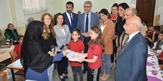 Edremit Belediyesi Anneler Günü’nde anne ve çocukları buluşturdu