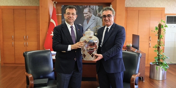 Ekrem İmamoğlu, Bayrampaşa Belediye Başkanı Hasan Mutlu’yu makamında tebrik etti