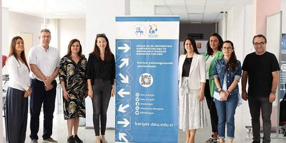 Geniş bir lisansüstü program yelpazesine sahip olan Dokuz Eylül Üniversitesi’nde (DEÜ) adaylar, “DEÜ’de Lisansüstü Eğitime Merhaba – Enstitü Tanıtım Günü” etkinliğinde bir araya geldi