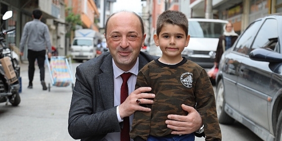 Geyve Belediye Başkanı Selçuk Yıldız, Geyve Pazaryerini ziyaret ederek, esnaf ve vatandaşlarla sohbet etti