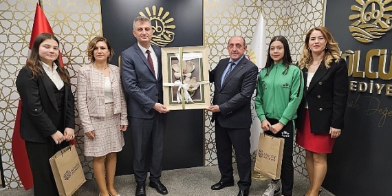 Gölcük’ün Başarılı Sporcuları Başkan Sezer’i Ziyaret Etti