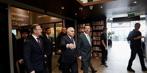 İBB Başkanı Ekrem İmamoğlu, Fatih Belediye Başkanı Ergün Turan’a tebrik ziyaretinde bulundu