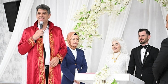 Kartepe Belediye Başkanı Av.M.Mustafa Kocaman, hemşehrilerinin en mutlu günlerinde yanlarında olmaya devam ediyor