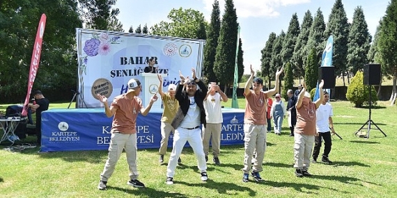 Kartepe Belediyesi’nin desteği ile Aile ve Sosyal Hizmetler Müdürlüğü tarafından düzenlenen “Engelliler Haftası” etkinliğinde özel bireyler gönüllerince eğlendiler