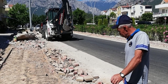 Kemer’de yol ve kaldırım çalışmaları