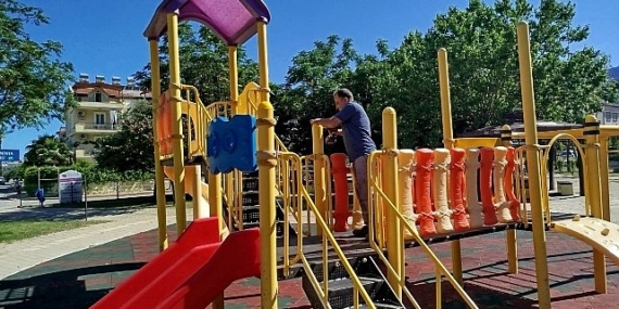 Kemer’deki parklarda tamirat çalışmaları