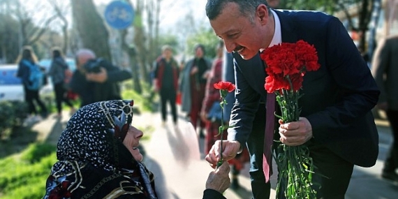Kocaeli Büyükşehir Belediye Başkanı Tahir Büyükakın : Mutlu annelerle mutlu gelecek inşa ediyoruz