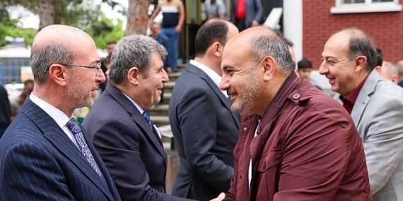 Konya Büyükşehir Belediye Başkanı Uğur İbrahim Altay ve Selçuklu Belediye Başkanı Ahmet Pekyatırmacı, Cuma Buluşmaları çerçevesinde Anadolu Teknik Sanayi Camii’nde sanayi esnafıyla bir araya geldi