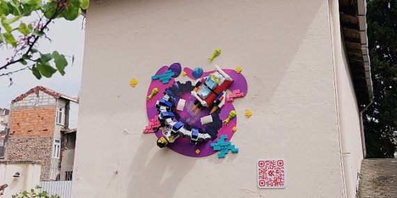 LEGO Türkiye çocuklar için uzayı İstanbul duvarlarına taşıdı