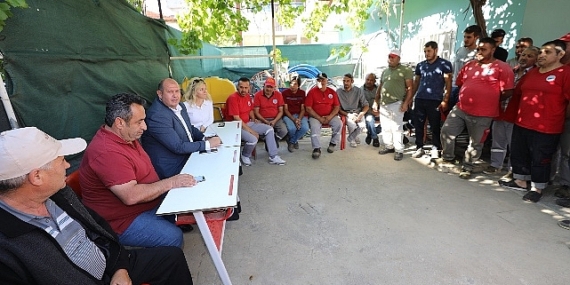 Menderes Belediye Başkanı İlkay Çiçek, belediye şantiyelerini gezerek çalışma arkadaşlarıyla bir araya geldi, kontroller gerçekleştirdi