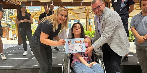 Menderes Belediyesi tarafından engelli bireyler ve aileleri için etkinlik düzenlendi. Etkinlik renkli görüntülere sahne oldu