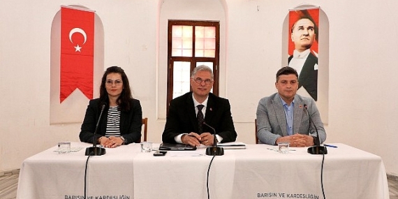 Mudanya Belediyesi Mayıs Ayı Olağan Meclis Toplantısı’nda Mudanya Dolgu Alanı’nda bulunan Kapalı Pazar Yeri’nin yeniden kullanıma açılması oy birliği ile kabul edildi