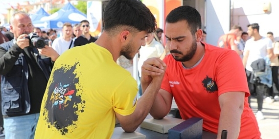 Muğla Büyükşehir Belediye Başkanı Ahmet Aras’ın yerel seçimler öncesi vaatlerinden biri olan Gençlik Festivali 15 Mayıs’ta başladı