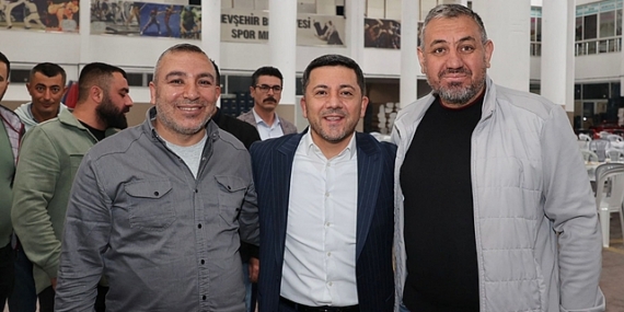 Nevşehir Belediye Başkanı Rasim Arı, Nevşehir Kapalı Pazaryeri’nde esnaflarla birlikte kahvaltı yaptı