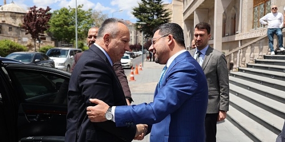 Nevşehir Valisi Ali Fidan, 31 Mart günü gerçekleştirilen Mahalli İdareler Genel Seçimlerinde Nevşehir Belediye Başkanlığı görevine seçilen Rasim Arı’ya hayırlı olsun ziyaretinde bulundu