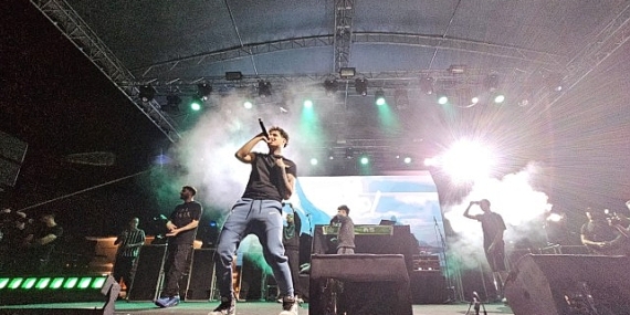 Osmangazlili gençler Türkçe rapin yıldızlarıyla coştu