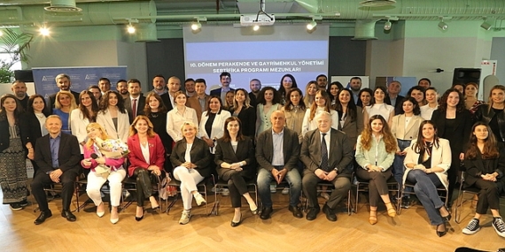 ÖzÜ aAPGM 10. Dönem Mezunlarını Verdi