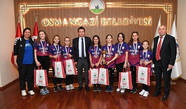 Şampiyon öğrencilerden Başkan Aydın’a ziyaret